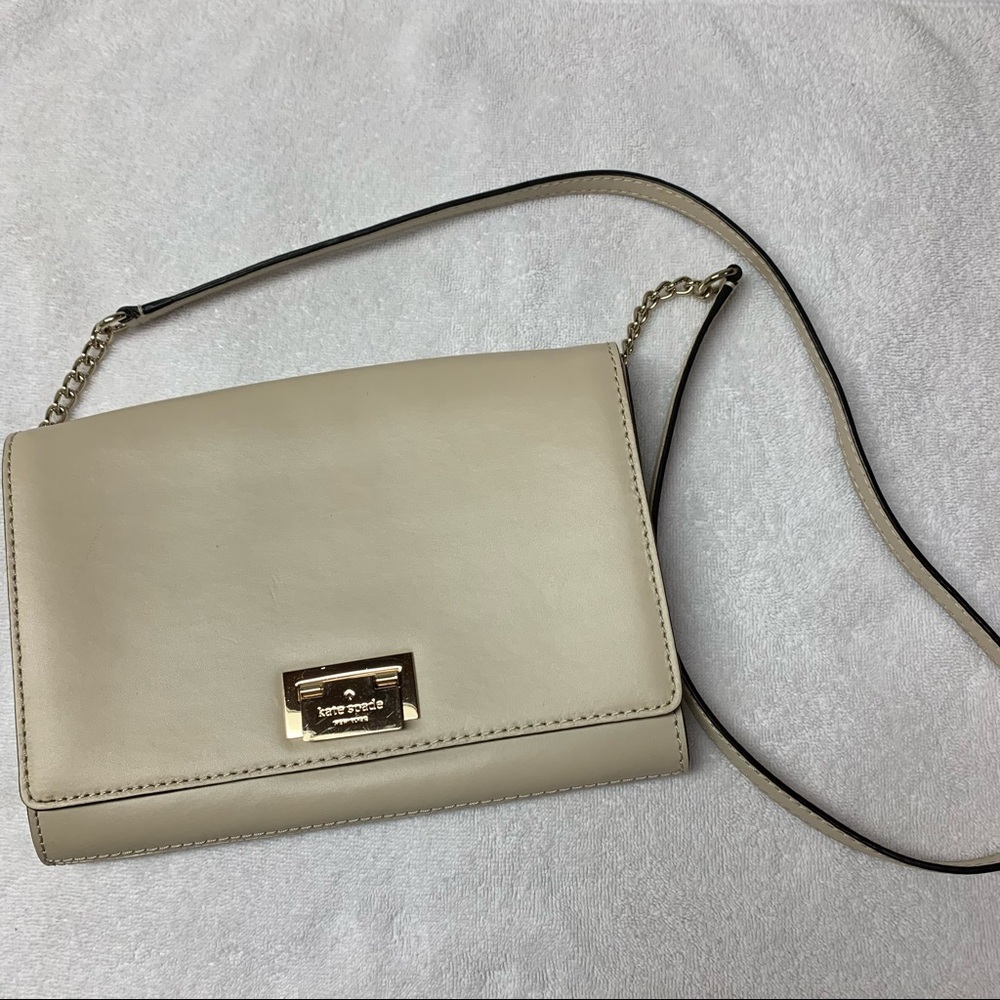 Beige Kate Spade shoulder bag. Gorgeous. Great condition. Used on…